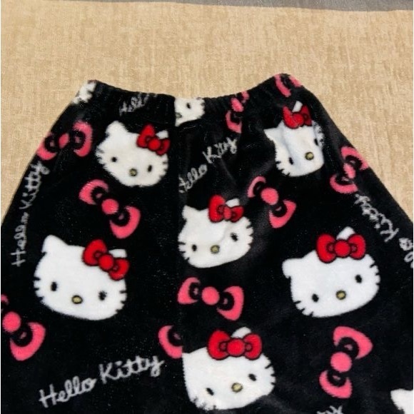 Cute fuzzy hello kitty pajama pants - Picture 2 of 2